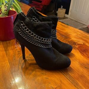 Black Chain-Embellished Women's Ankle Boots